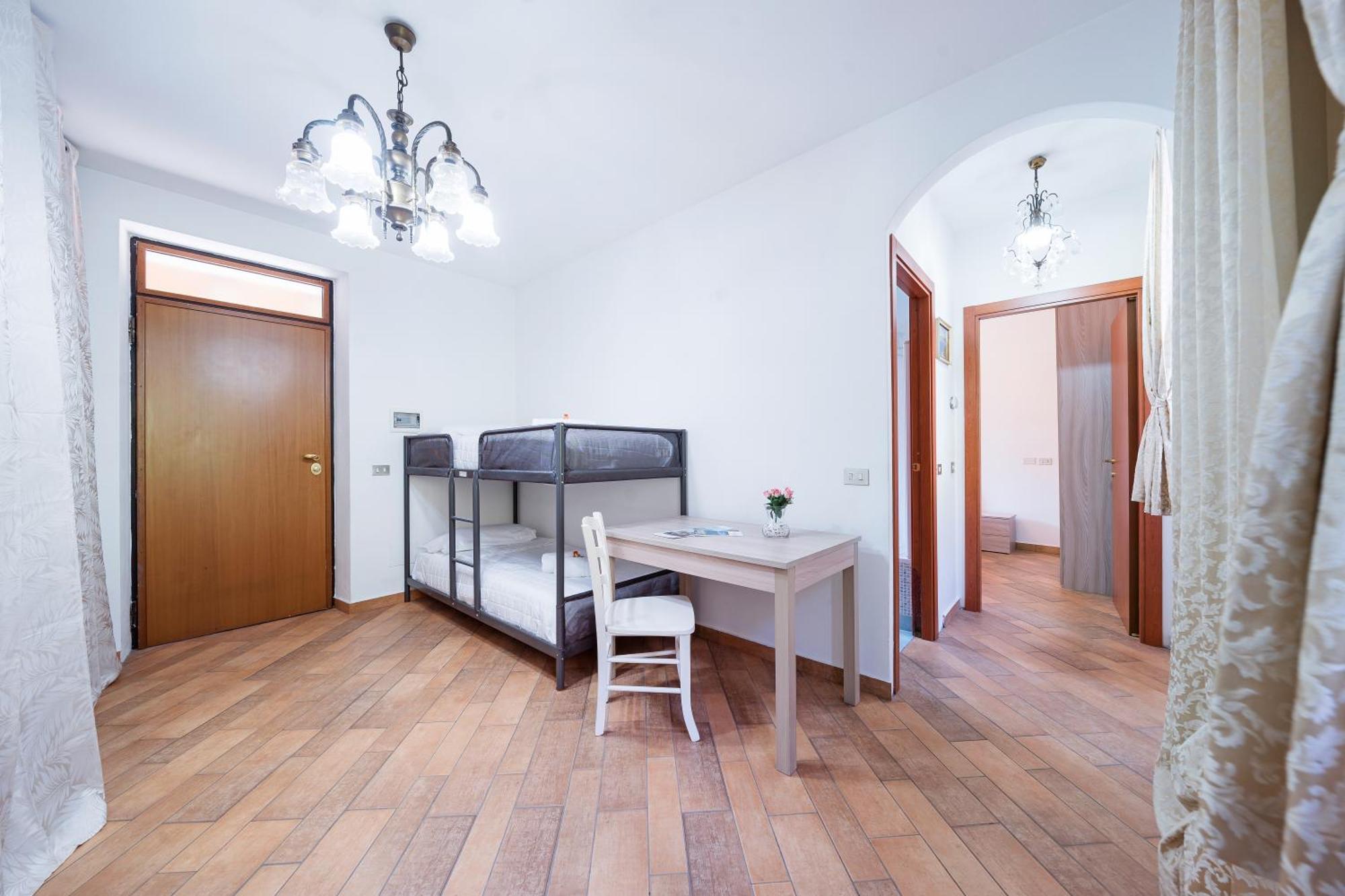 La Corte And Restaurant - Free Parking - 10 Minutes To The And Centre Bed & Breakfast *
