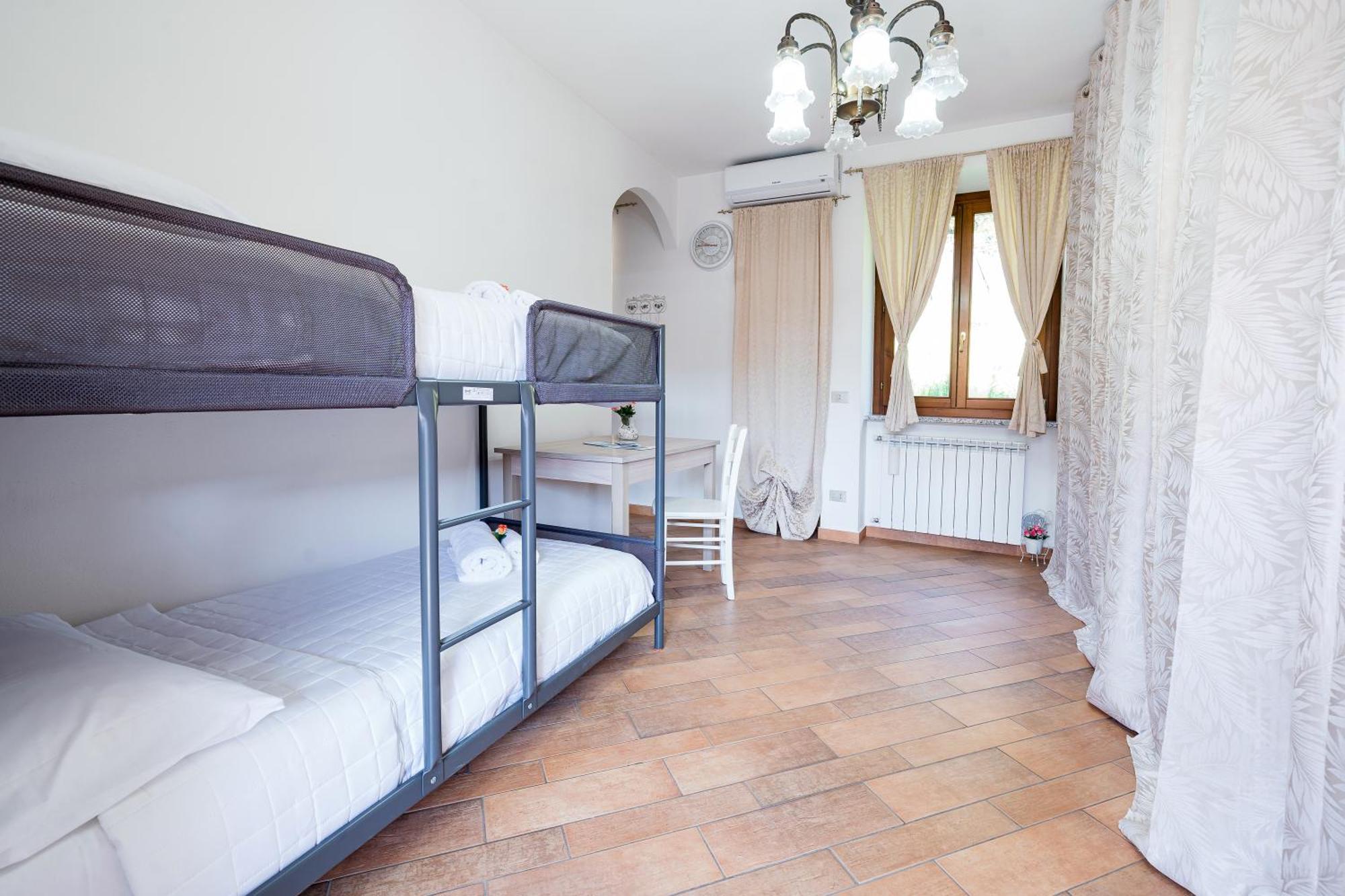 La Corte And Restaurant - Free Parking - 10 Minutes To The And Centre Bed & Breakfast