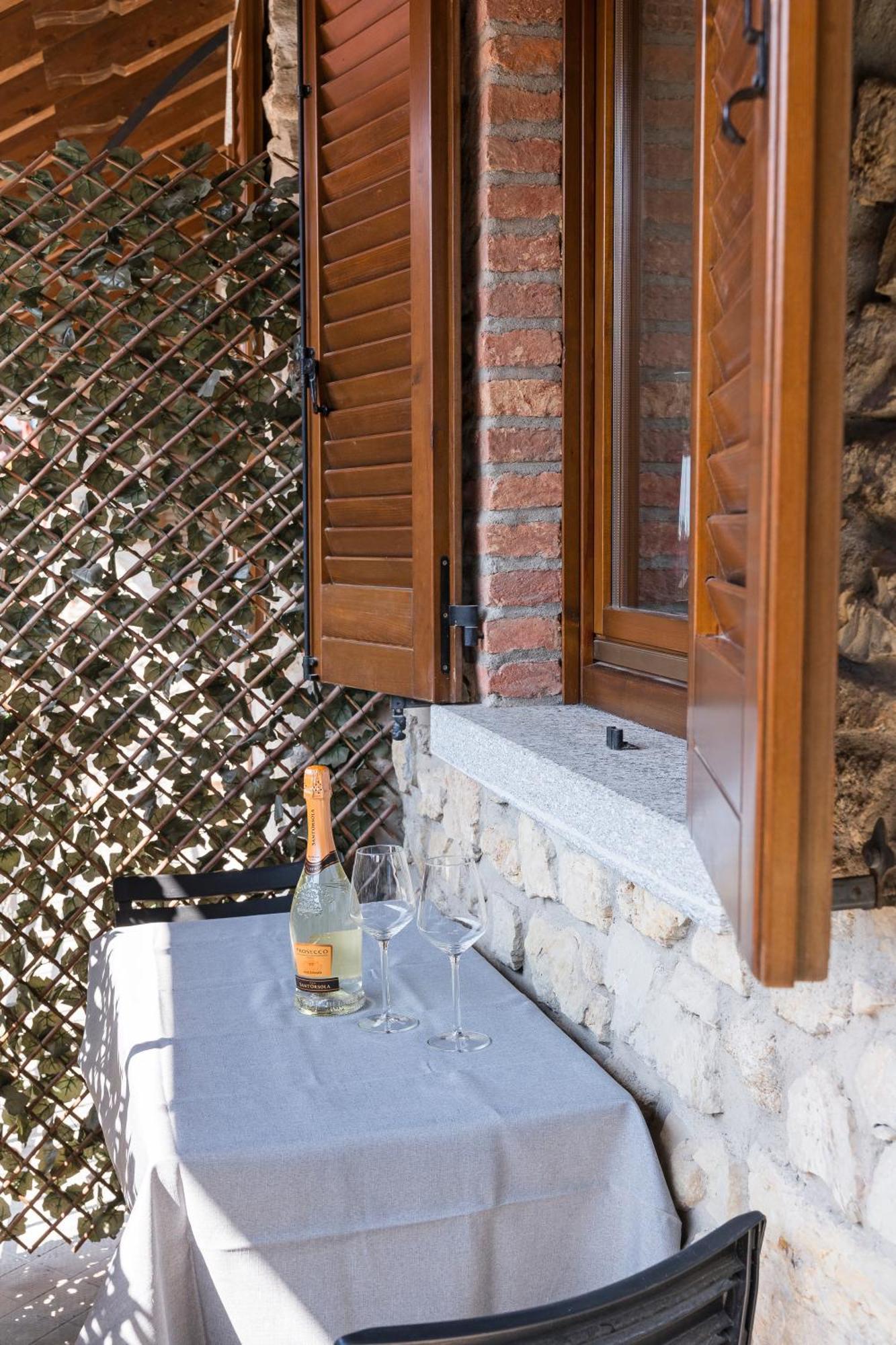 La Corte And Restaurant - Free Parking - 10 Minutes To The And Centre Bed & Breakfast