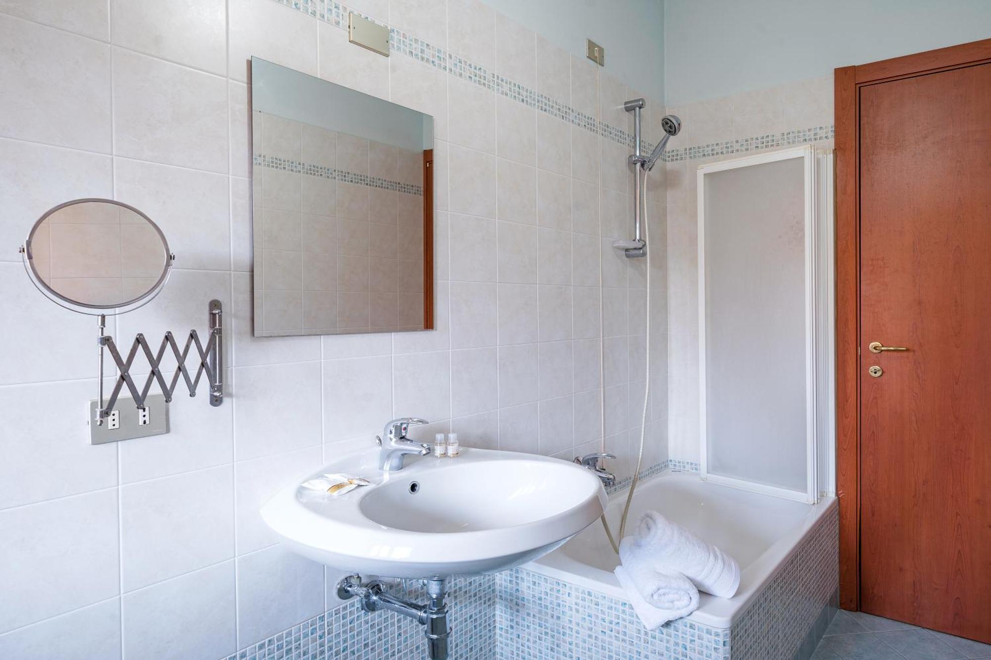 La Corte And Restaurant - Free Parking - 10 Minutes To The And Centre * Tavernerio